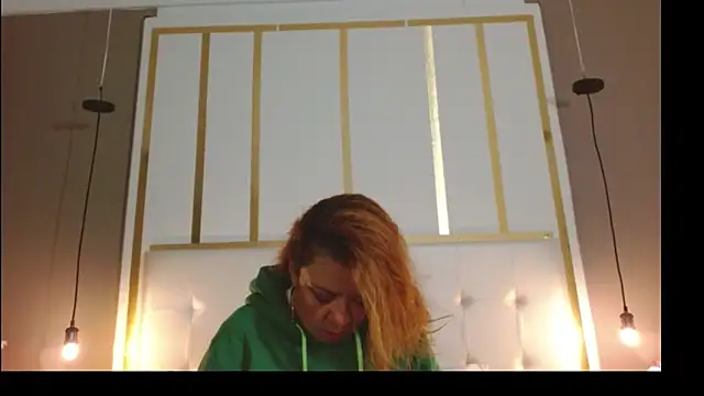 Snapshot of rose_channel1 chatting on 10-18-25, 08:37 rose channel1 online show from 10-18-25, 08:37