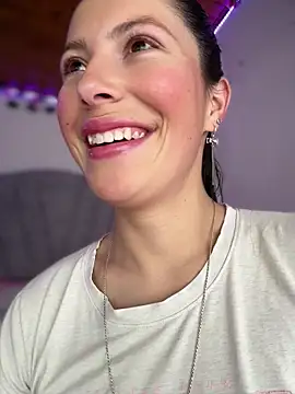 Mia salinass online show from 04-07-26, 06:08