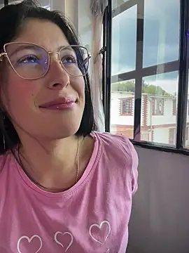 Mia salinass online show from 04-21-26, 07:28