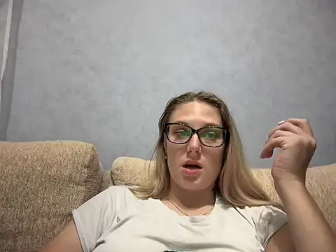 Snapshot of NikexPretty chatting on 09-16-25, 05:25 NikexPretty online show from 09-16-25, 05:25