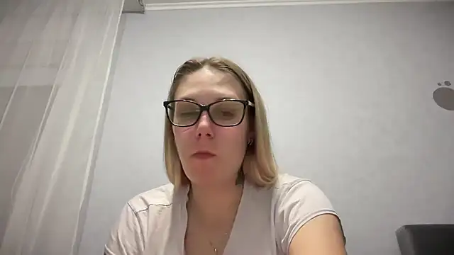 Snapshot of NikexPretty chatting on 10-01-25, 07:20 NikexPretty online show from 10-01-25, 07:20