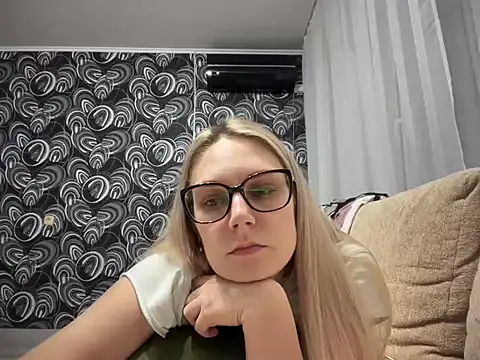 Snapshot of NikexPretty chatting on 11-02-25, 10:12 NikexPretty online show from 11-02-25, 10:12