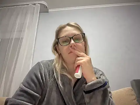 Snapshot of NikexPretty chatting on 11-13-25, 07:57 NikexPretty online show from 11-13-25, 07:57