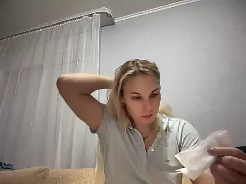 Snapshot of NikexPretty chatting on 11-14-25, 03:44 NikexPretty online show from 11-14-25, 03:44