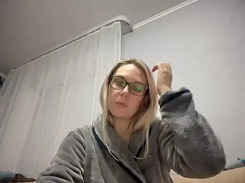 Snapshot of NikexPretty chatting on 11-18-25, 04:28 NikexPretty online show from 11-18-25, 04:28