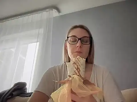 Snapshot of NikexPretty chatting on 11-25-25, 08:47 NikexPretty online show from 11-25-25, 08:47