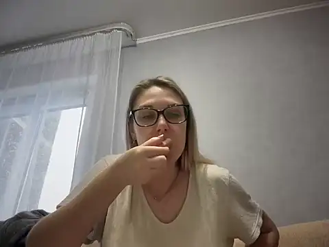 Snapshot of NikexPretty chatting on 11-27-25, 08:16 NikexPretty online show from 11-27-25, 08:16