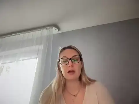 Snapshot of NikexPretty chatting on 11-30-25, 10:41 NikexPretty online show from 11-30-25, 10:41