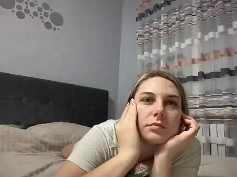 Snapshot of NikexPretty chatting on 11-30-25, 10:47 NikexPretty online show from 11-30-25, 10:47