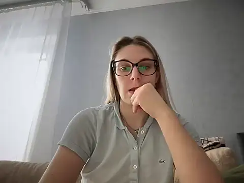 Snapshot of NikexPretty chatting on 01-06-26, 10:30 NikexPretty online show from 01-06-26, 10:30