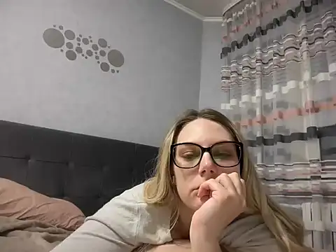 Snapshot of NikexPretty chatting on 03-12-26, 06:03 NikexPretty online show from 03-12-26, 06:03