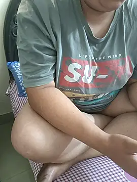 Snapshot of payal_261072_ chatting on 10-08-25, 10:18 payal 261072 online show from 10-08-25, 10:18