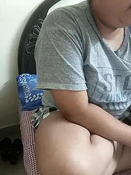 Snapshot of payal_261072_ chatting on 10-14-25, 11:05 payal 261072 online show from 10-14-25, 11:05