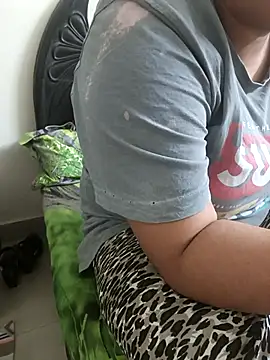 Snapshot of payal_261072_ chatting on 10-25-25, 01:24 payal 261072 online show from 10-25-25, 01:24