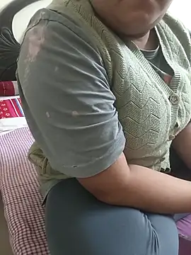 Snapshot of payal_261072_ chatting on 12-23-25, 03:04 payal 261072 online show from 12-23-25, 03:04