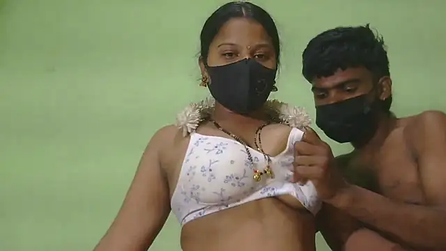 Snapshot of Shneeha_le chatting on 12-01-25, 05:40 Shneeha le online show from 12-01-25, 05:40