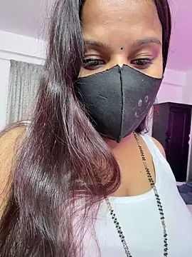 Snapshot of Shneeha_le chatting on 02-14-26, 04:37 Shneeha le online show from 02-14-26, 04:37