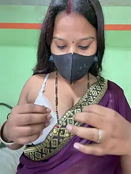 Snapshot of Shneeha_le chatting on 03-10-26, 08:19 Shneeha le online show from 03-10-26, 08:19