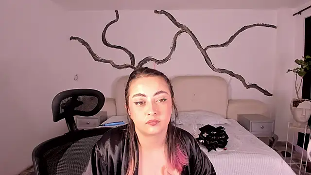 SarahCastro1  online show from 09-22-25, 03:19