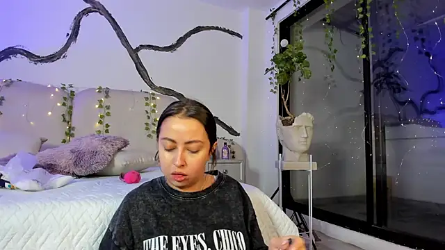 SarahCastro1  online show from 10-06-25, 02:09