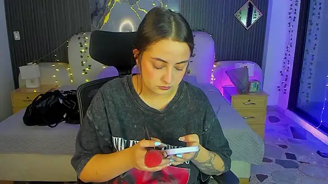 SarahCastro1  online show from 02-22-26, 04:57