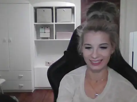 KristineGlow online show from 10-10-25, 06:18