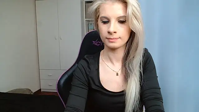 KristineGlow online show from 06-08-26, 02:17
