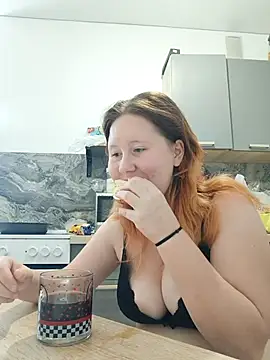 Snapshot of MiaKissy chatting on 09-16-25, 05:19 MiaKissy online show from 09-16-25, 05:19