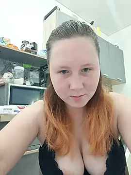 Snapshot of MiaKissy chatting on 09-19-25, 06:26 MiaKissy online show from 09-19-25, 06:26