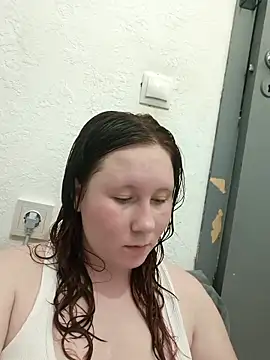 Snapshot of MiaKissy chatting on 10-19-25, 08:20 MiaKissy online show from 10-19-25, 08:20