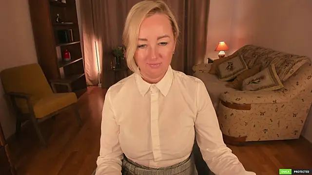 Snapshot of sexmom8 chatting on 06-11-26, 01:53 sexmom8 online show from 06-11-26, 01:53