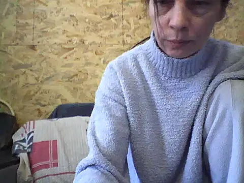 Snapshot of Milana38 chatting on 10-15-25, 08:47 Milana38 online show from 10-15-25, 08:47