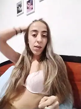 Snapshot of BarbiieeMiauh chatting on 09-21-25, 10:11 BarbiieeMiauh online show from 09-21-25, 10:11