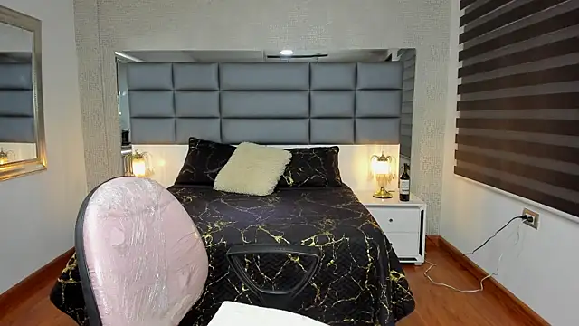 Snapshot of Lucia_jane chatting on 11-24-25, 07:46 Lucia jane online show from 11-24-25, 07:46