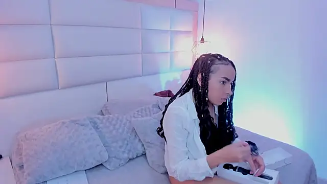 Snapshot of Lucia_jane chatting on 02-08-26, 10:02 Lucia jane online show from 02-08-26, 10:02