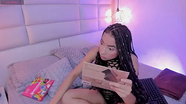 Snapshot of Lucia_jane chatting on 02-11-26, 08:58 Lucia jane online show from 02-11-26, 08:58