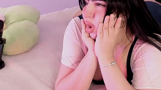 Camila Matinez  online show from 09-15-25, 12:54