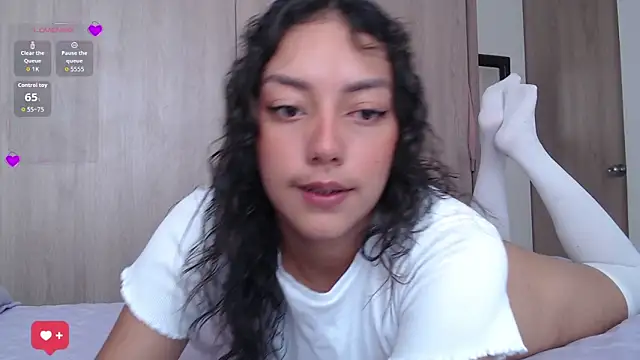 Snapshot of WendySuns_ chatting on 11-13-25, 05:01 WendySuns online show from 11-13-25, 05:01