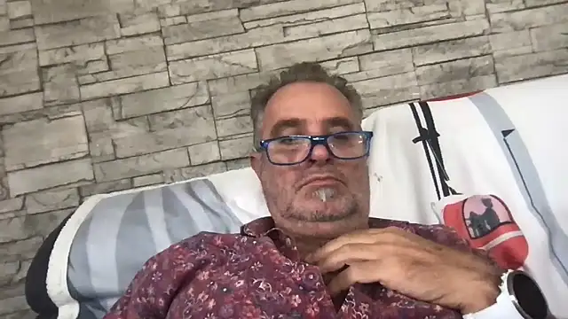 Snapshot of htreshot73 chatting on 10-09-25, 02:04 htreshot73 online show from 10-09-25, 02:04