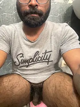 Snapshot of DJLOVE280825 chatting on 11-01-25, 04:03 DJLOVE280825 online show from 11-01-25, 04:03