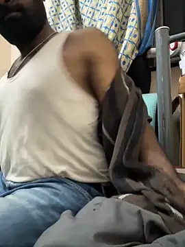 Snapshot of DJLOVE280825 chatting on 11-21-25, 11:47 DJLOVE280825 online show from 11-21-25, 11:47