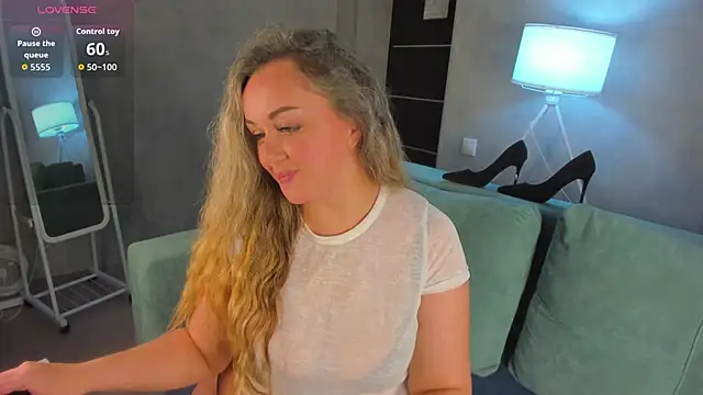 Snapshot of Sky_Kuper chatting on 06-19-26, 12:48 Sky Kuper online show from 06-19-26, 12:48