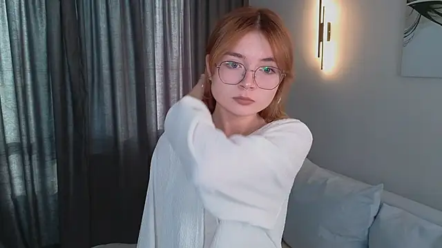 Snapshot of Susan_Gardner chatting on 09-23-25, 01:25 Susan Gardner online show from 09-23-25, 01:25