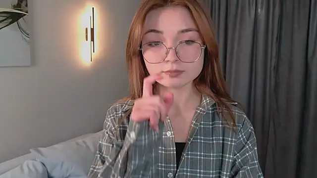 Snapshot of Susan_Gardner chatting on 10-02-25, 02:02 Susan Gardner online show from 10-02-25, 02:02