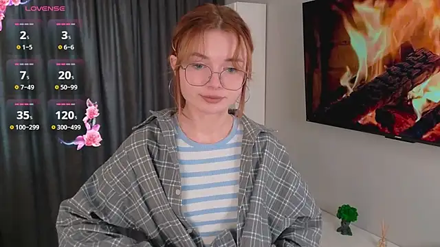 Snapshot of Susan_Gardner chatting on 10-17-25, 09:01 Susan Gardner online show from 10-17-25, 09:01