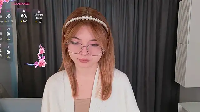 Snapshot of Susan_Gardner chatting on 10-19-25, 06:03 Susan Gardner online show from 10-19-25, 06:03