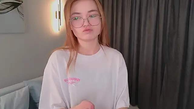 Snapshot of Susan_Gardner chatting on 10-22-25, 06:02 Susan Gardner online show from 10-22-25, 06:02