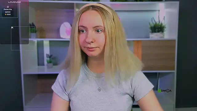 mila glow1 online show from 04-27-26, 07:01