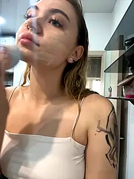 LunaMillie online show from 10-27-25, 09:02