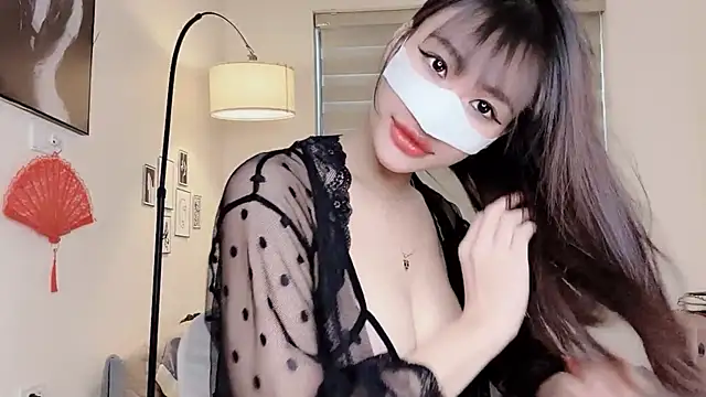 Snapshot of MaiLiiil chatting on 09-29-25, 04:50 MaiLiiil online show from 09-29-25, 04:50